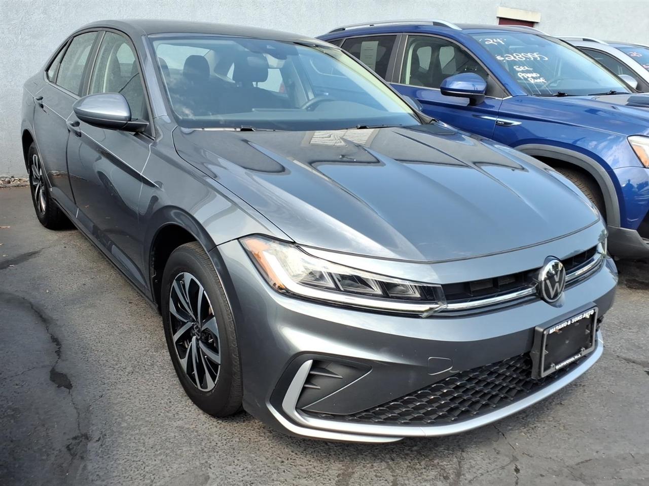 Volkswagen Jetta SE Auto 2025