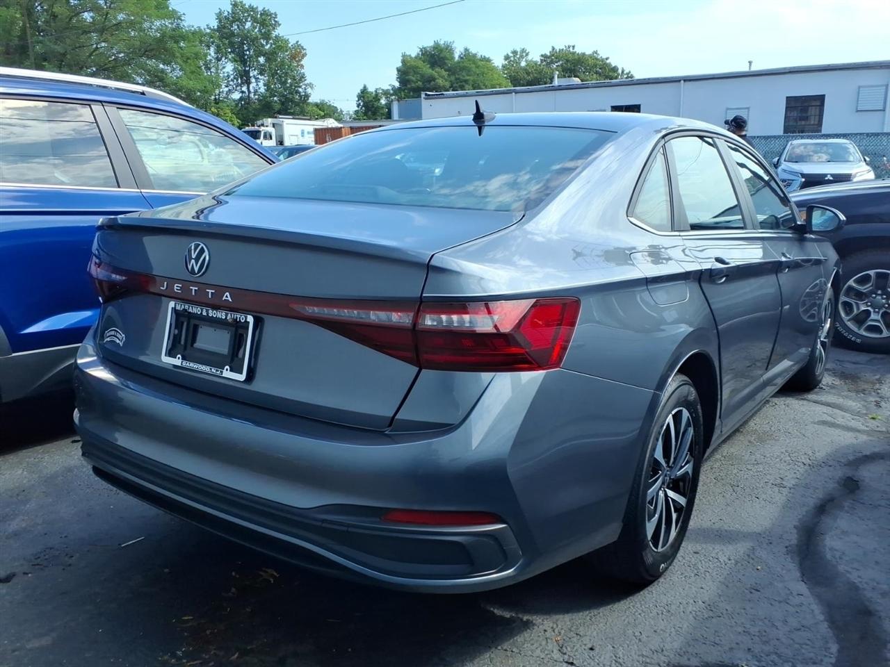 Volkswagen Jetta SE Auto 2025