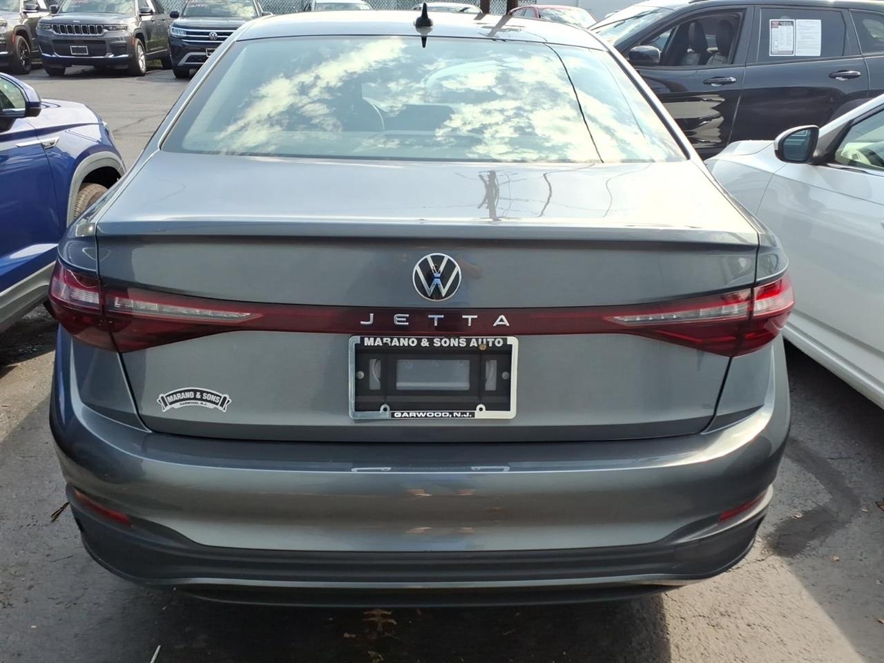 Volkswagen Jetta SE Auto 2025