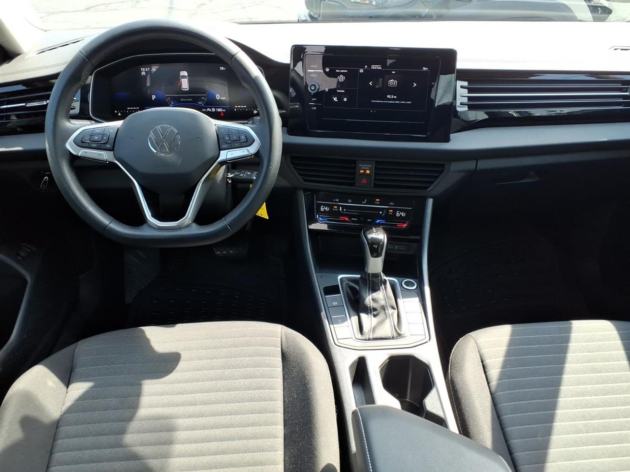 Volkswagen Jetta SE Auto 2025