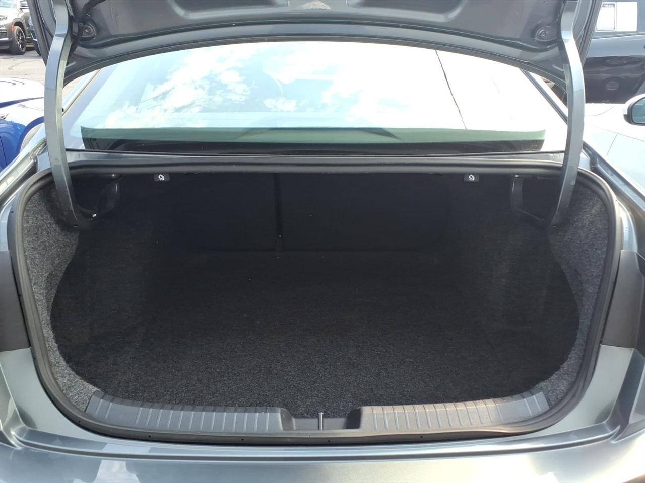 Volkswagen Jetta SE Auto 2025