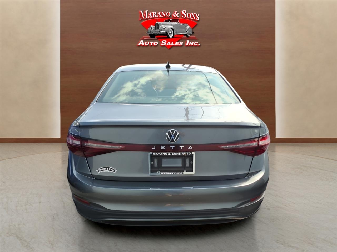 Volkswagen Jetta SE Auto 2025