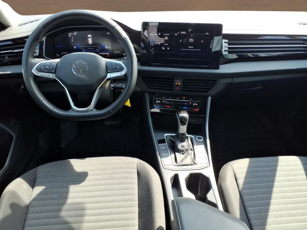Volkswagen Jetta SE Auto 2025