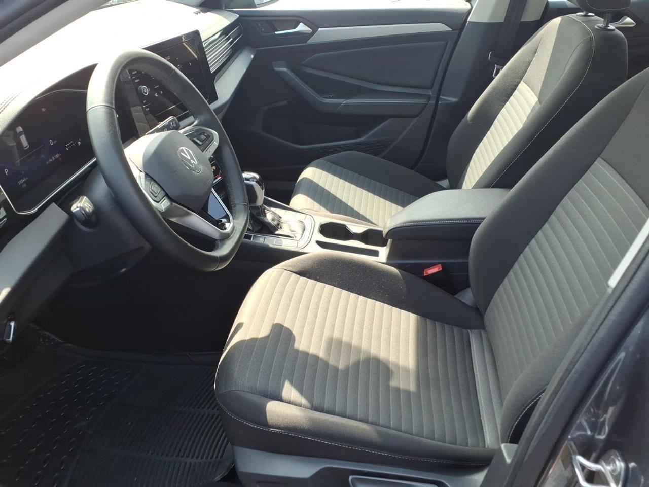 Volkswagen Jetta SE Auto 2025