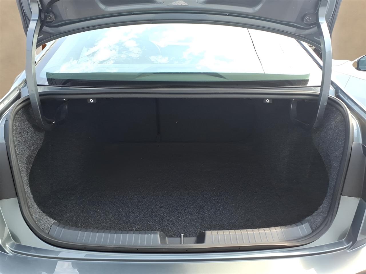 Volkswagen Jetta SE Auto 2025