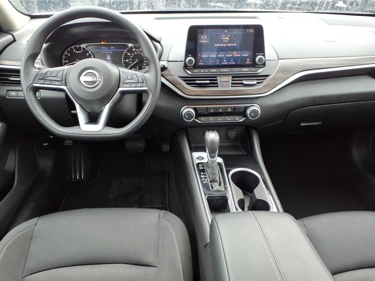 Nissan Altima 2.5 SV Sedan 2024