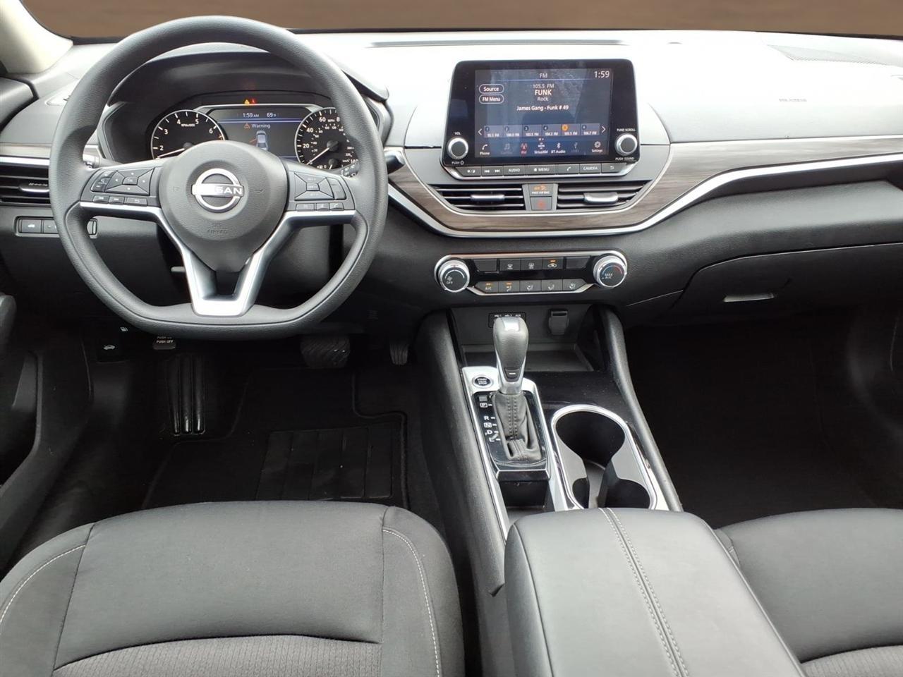 Nissan Altima 2.5 SV Sedan 2024
