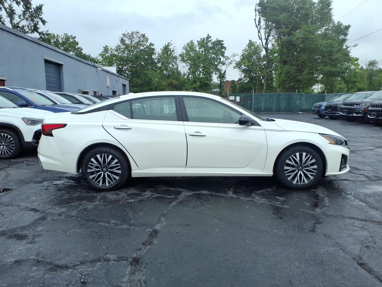 Nissan Altima 2.5 SV Sedan 2024