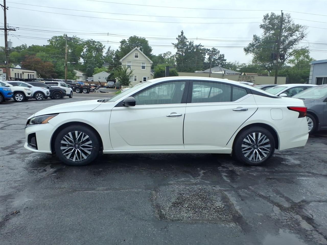 Nissan Altima 2.5 SV Sedan 2024