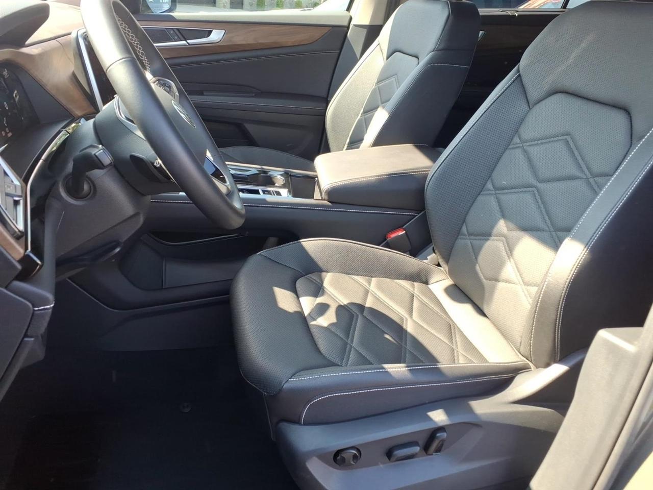 Volkswagen Atlas 2.0T SE w/Technology 4MOTION 2026