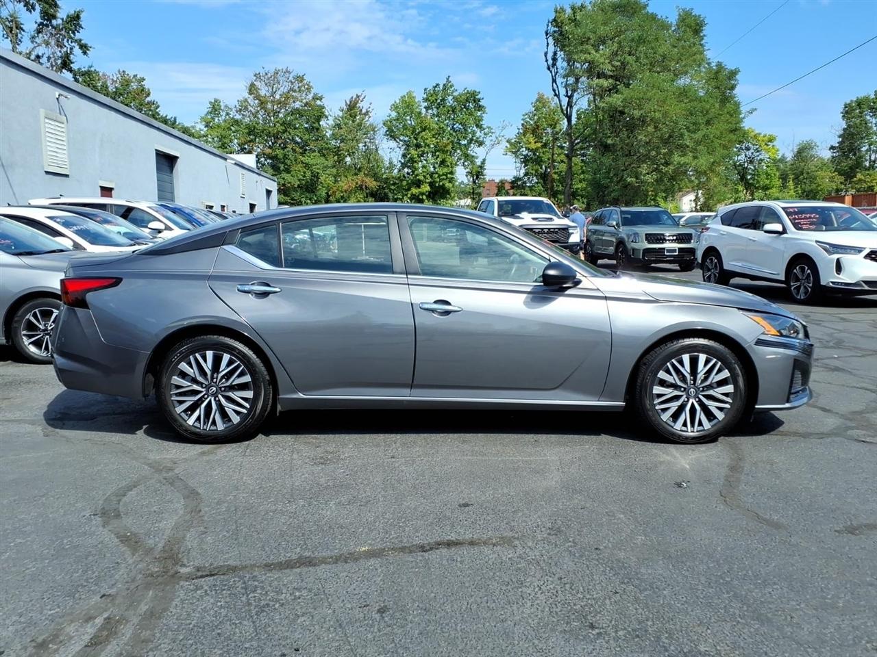Nissan Altima 2.5 SV Sedan 2024