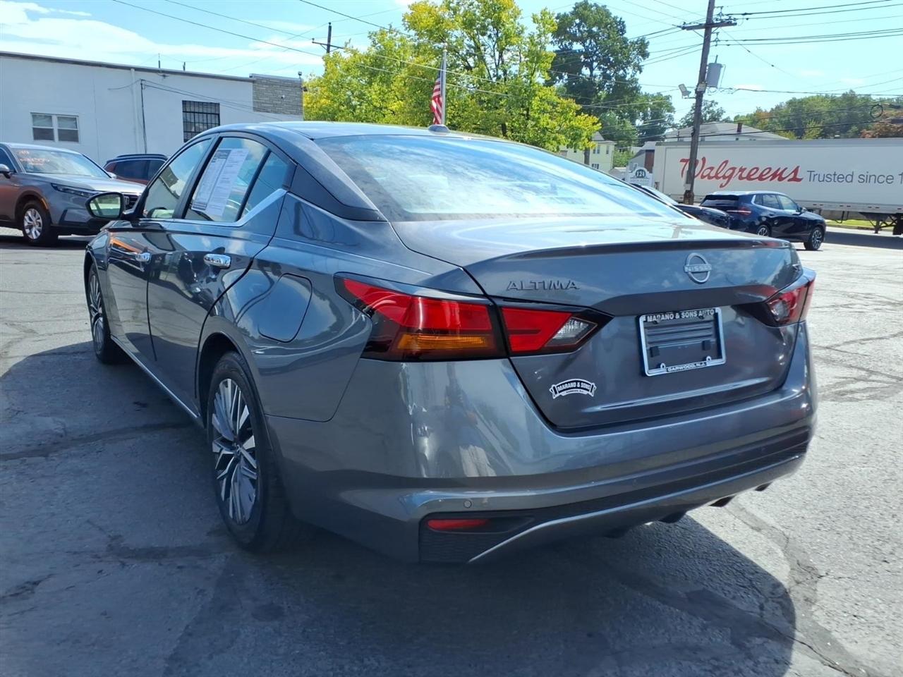 Nissan Altima 2.5 SV Sedan 2024