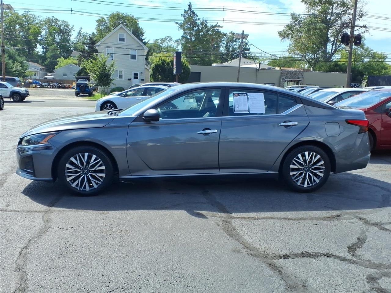 Nissan Altima 2.5 SV Sedan 2024