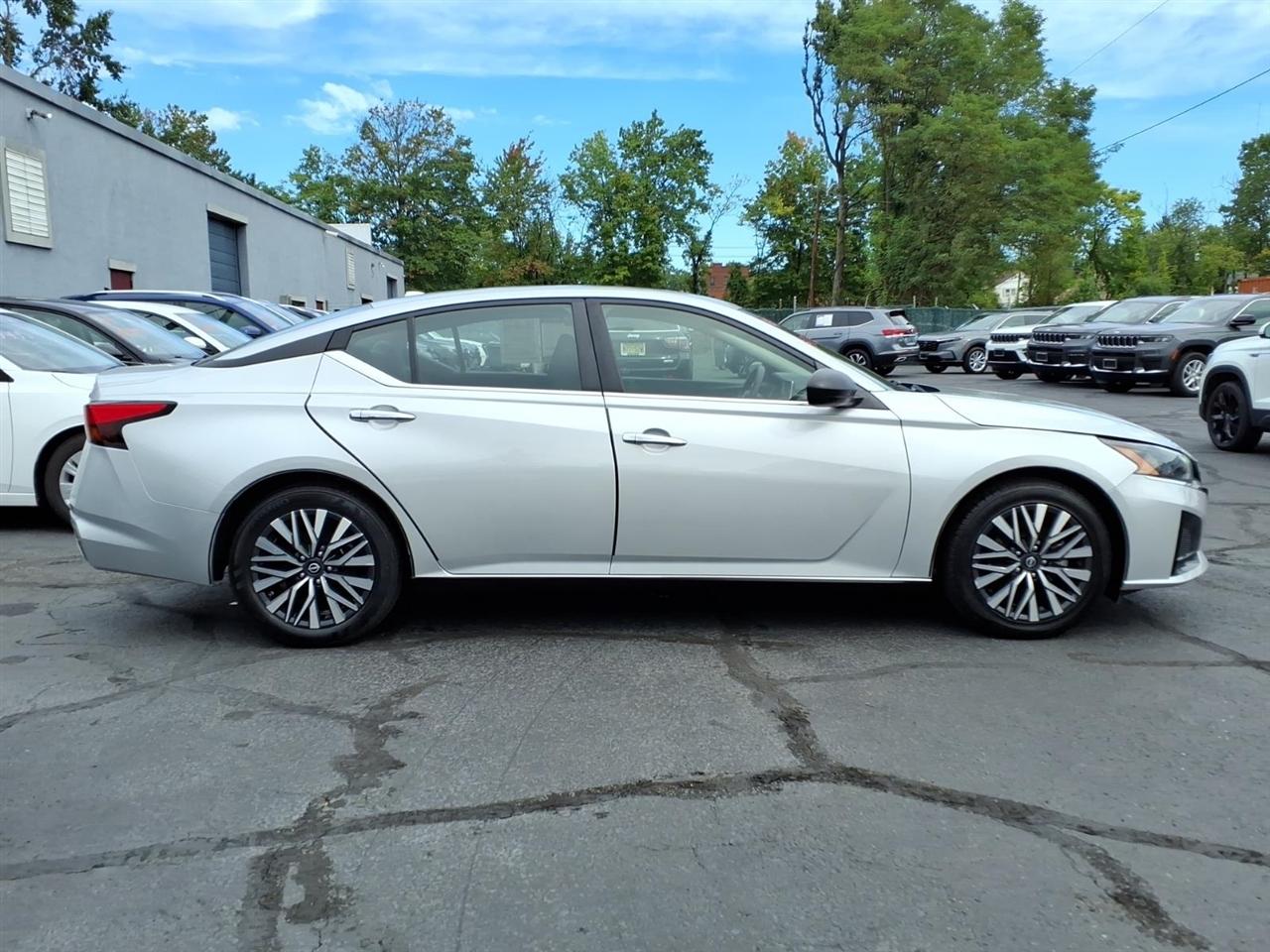 Nissan Altima 2.5 SV Sedan 2024