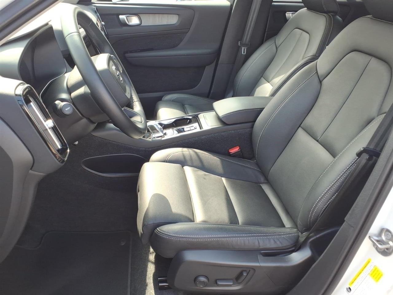 Volvo XC40 B5 AWD Plus 2026