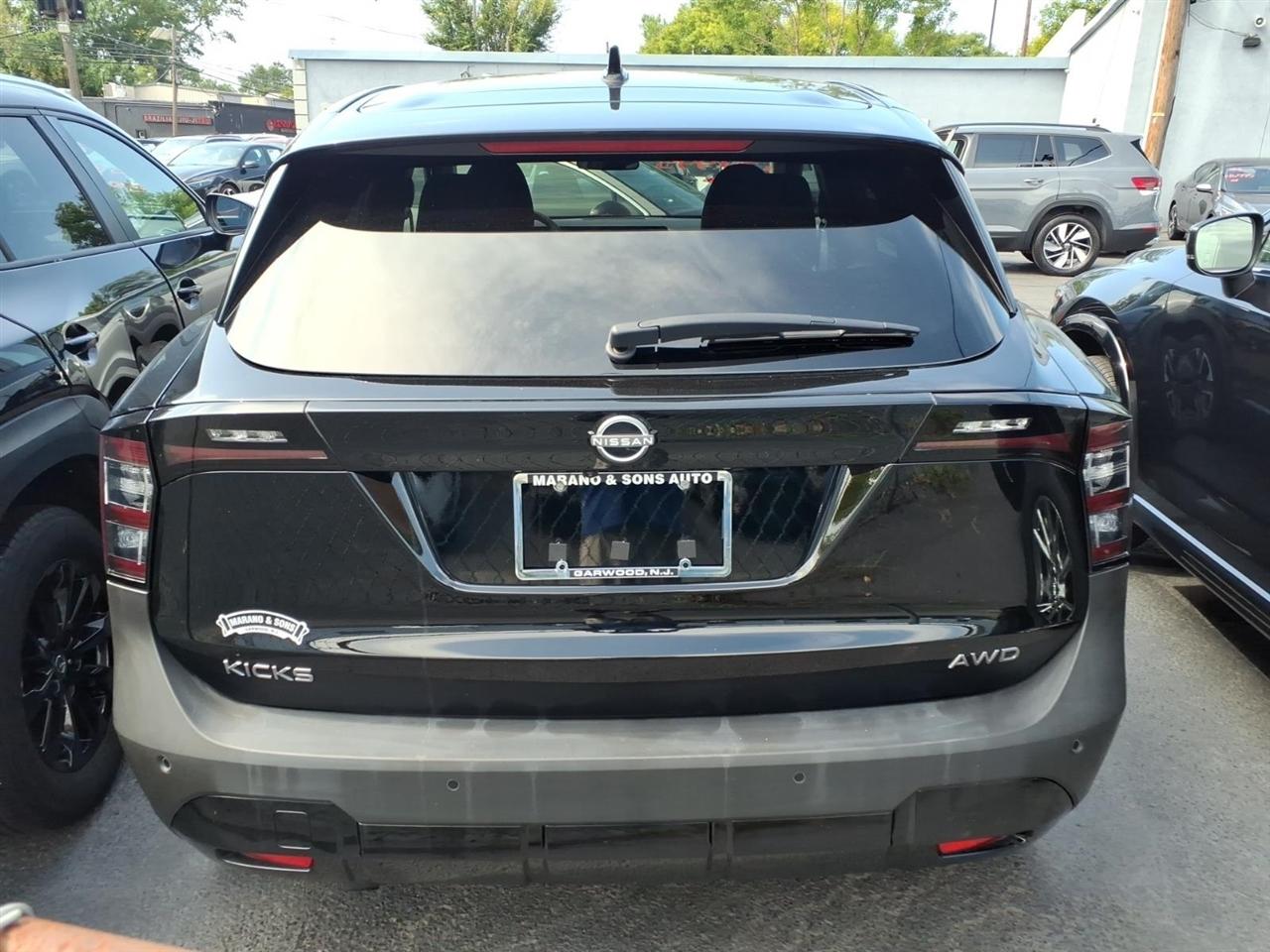 Nissan Kicks SV AWD 2025