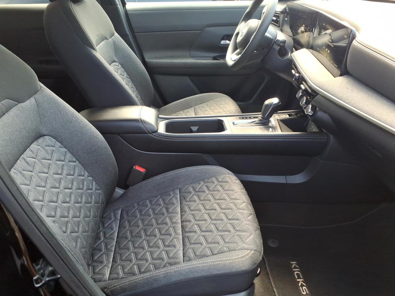 Nissan Kicks SV AWD 2025