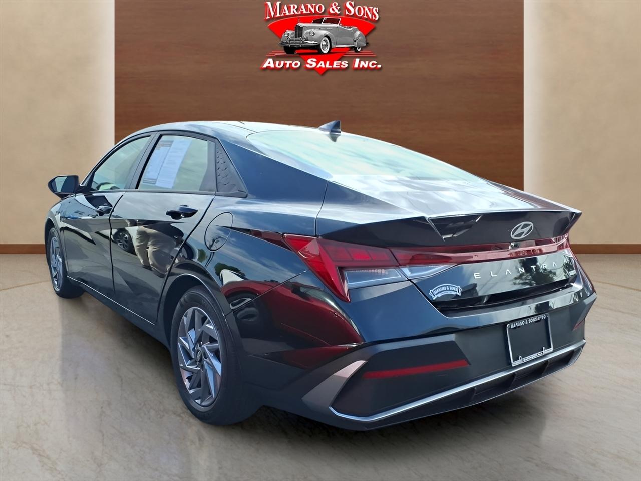 Hyundai Elantra Hybrid Blue DCT 2025