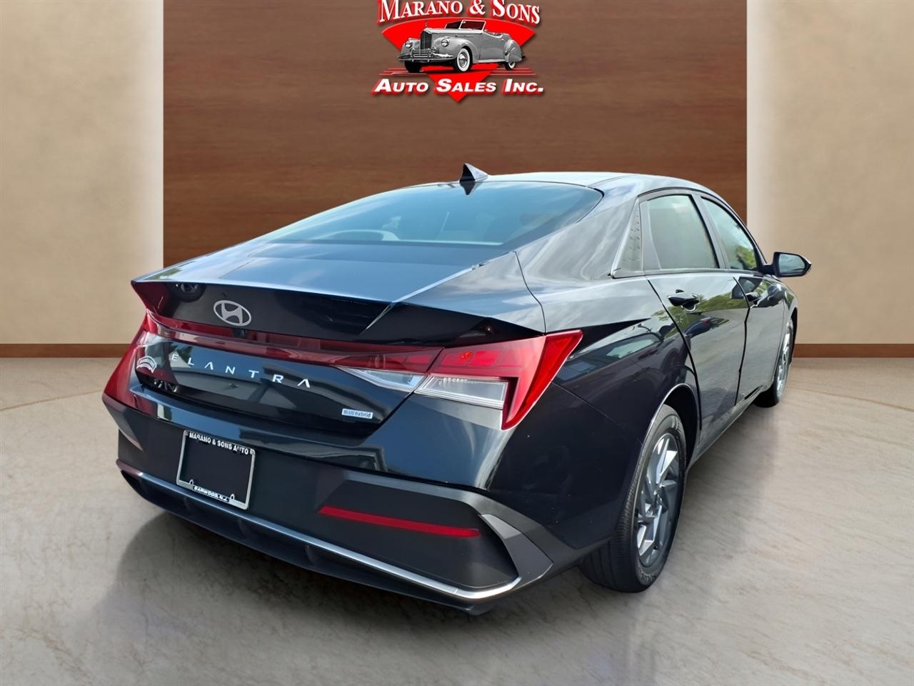 Hyundai Elantra Hybrid Blue DCT 2025