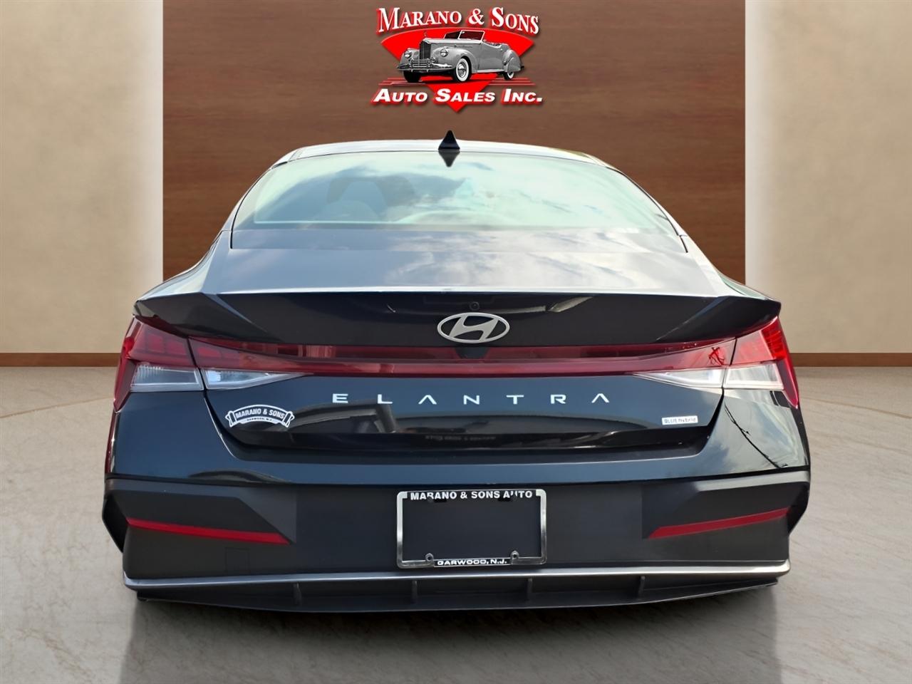 Hyundai Elantra Hybrid Blue DCT 2025