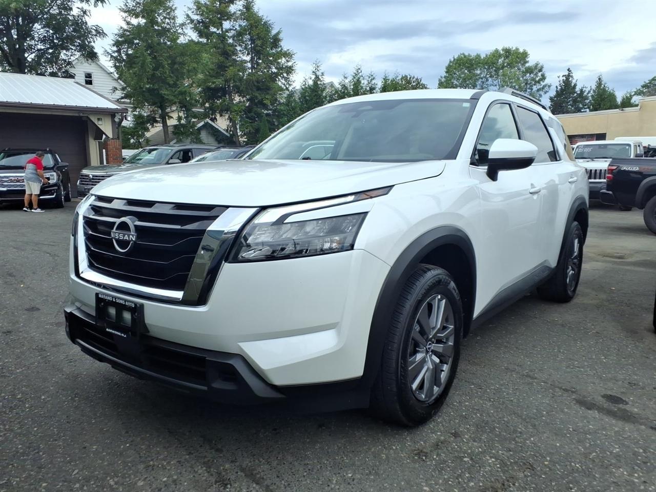 Nissan Pathfinder SV 2WD 2025