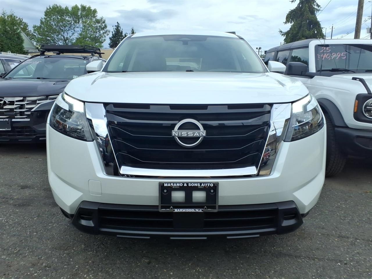 Nissan Pathfinder SV 2WD 2025