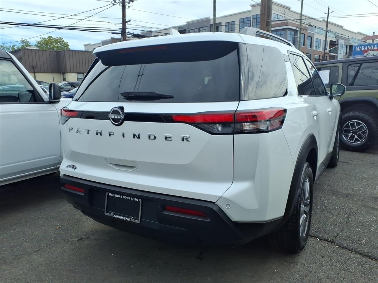 Nissan Pathfinder SV 2WD 2025