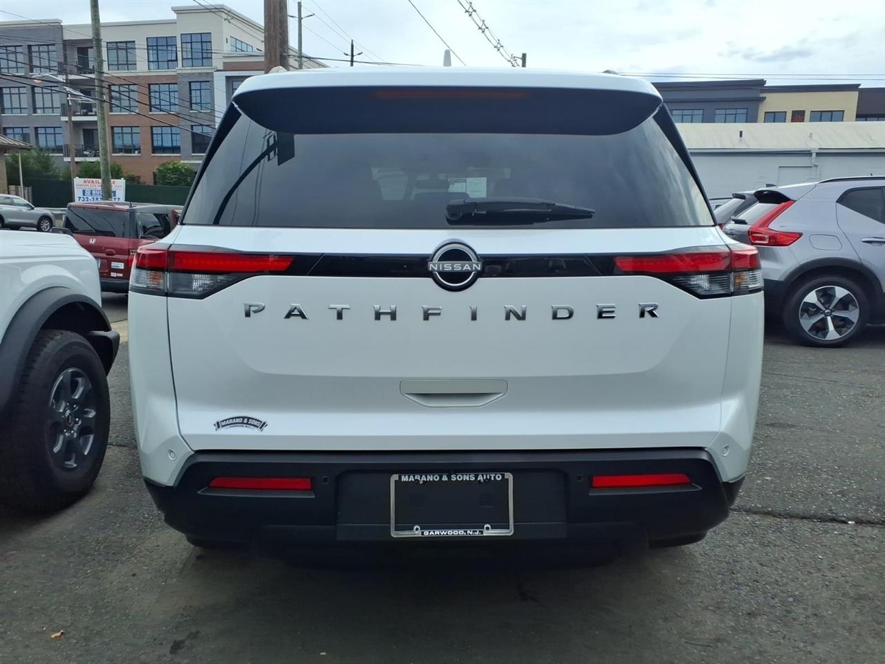 Nissan Pathfinder SV 2WD 2025