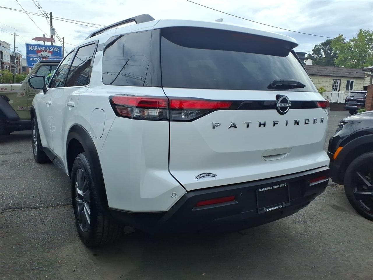 Nissan Pathfinder SV 2WD 2025