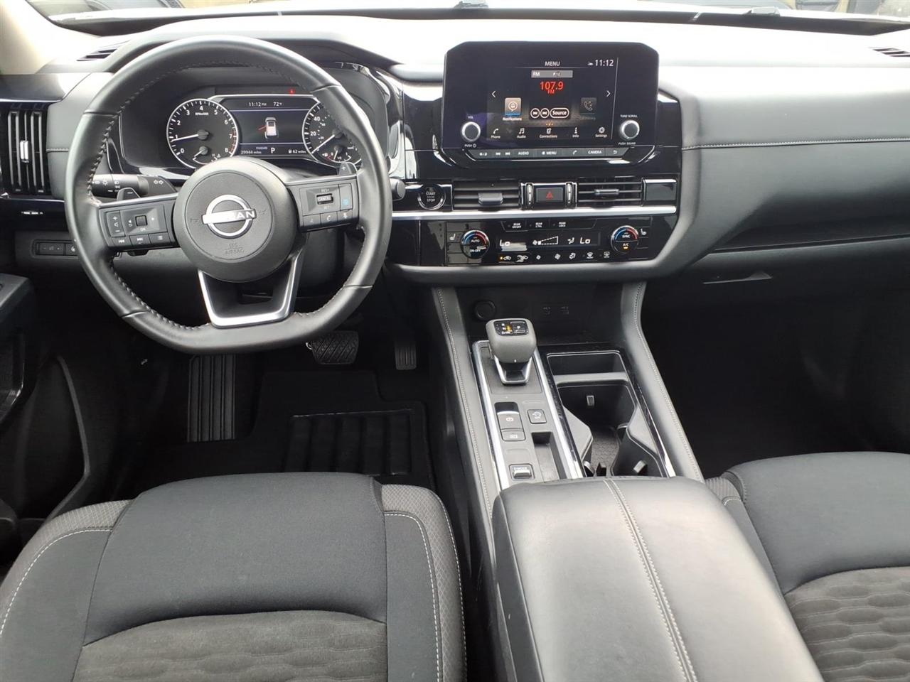 Nissan Pathfinder SV 2WD 2025