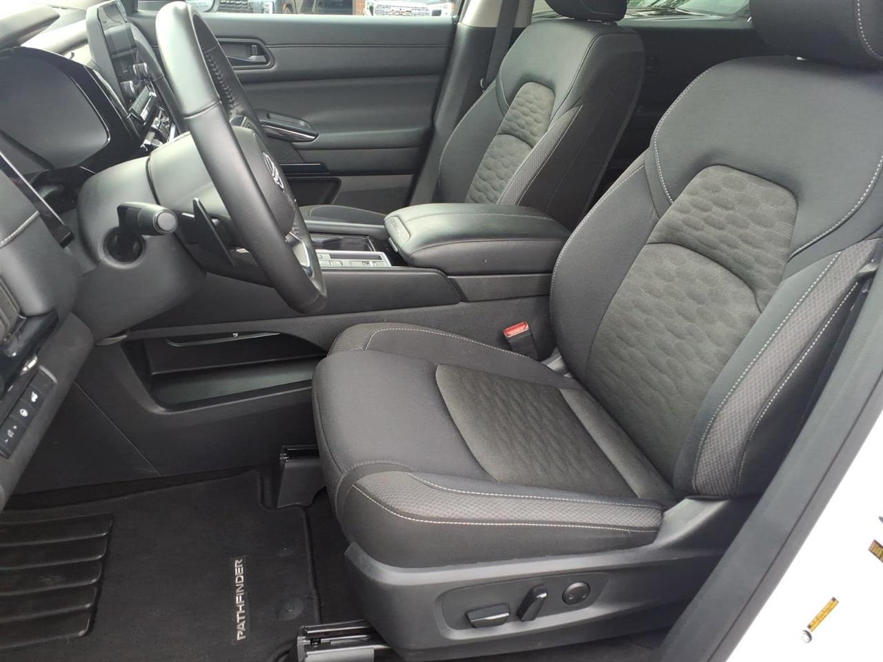 Nissan Pathfinder SV 2WD 2025
