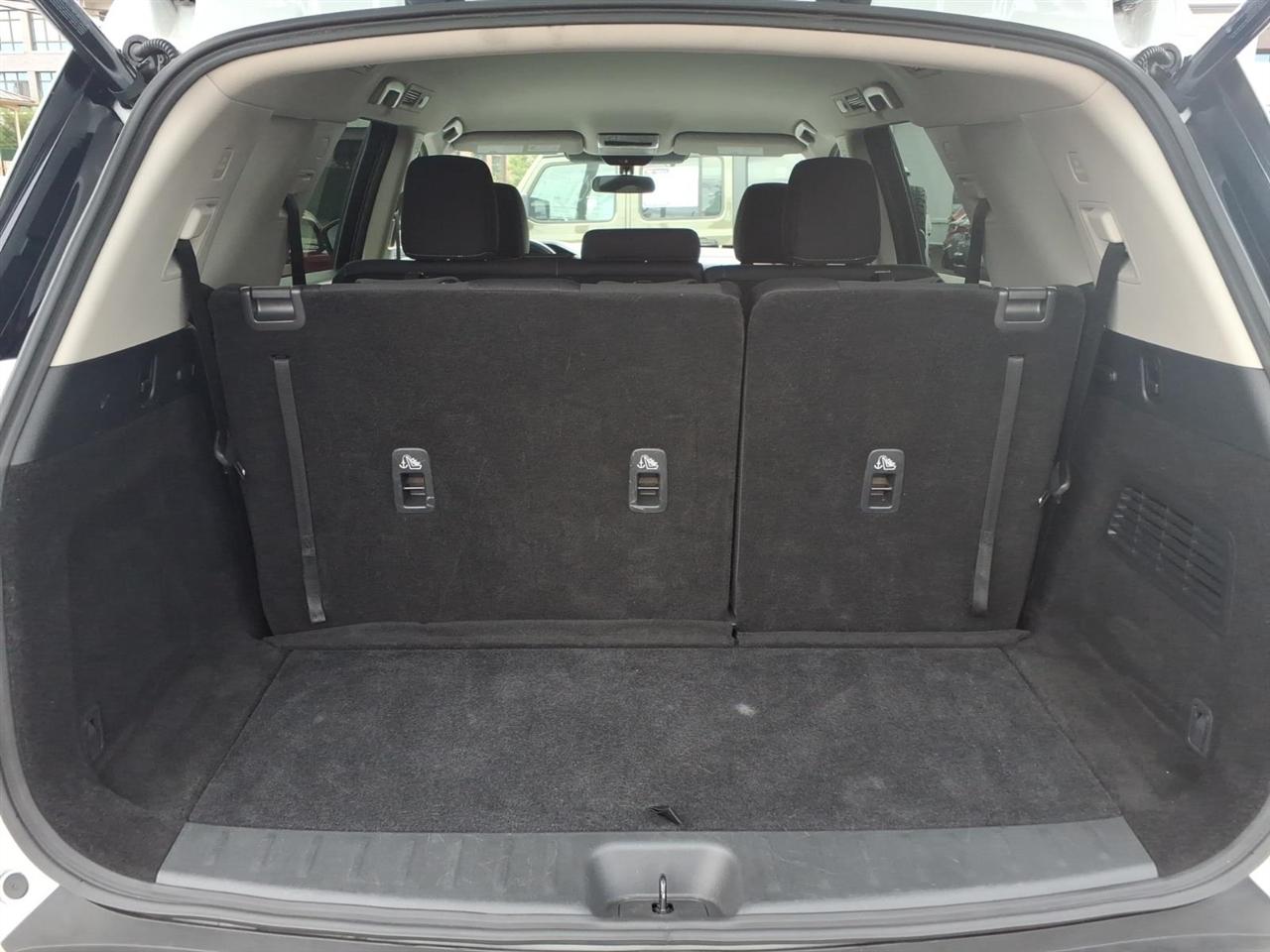 Nissan Pathfinder SV 2WD 2025