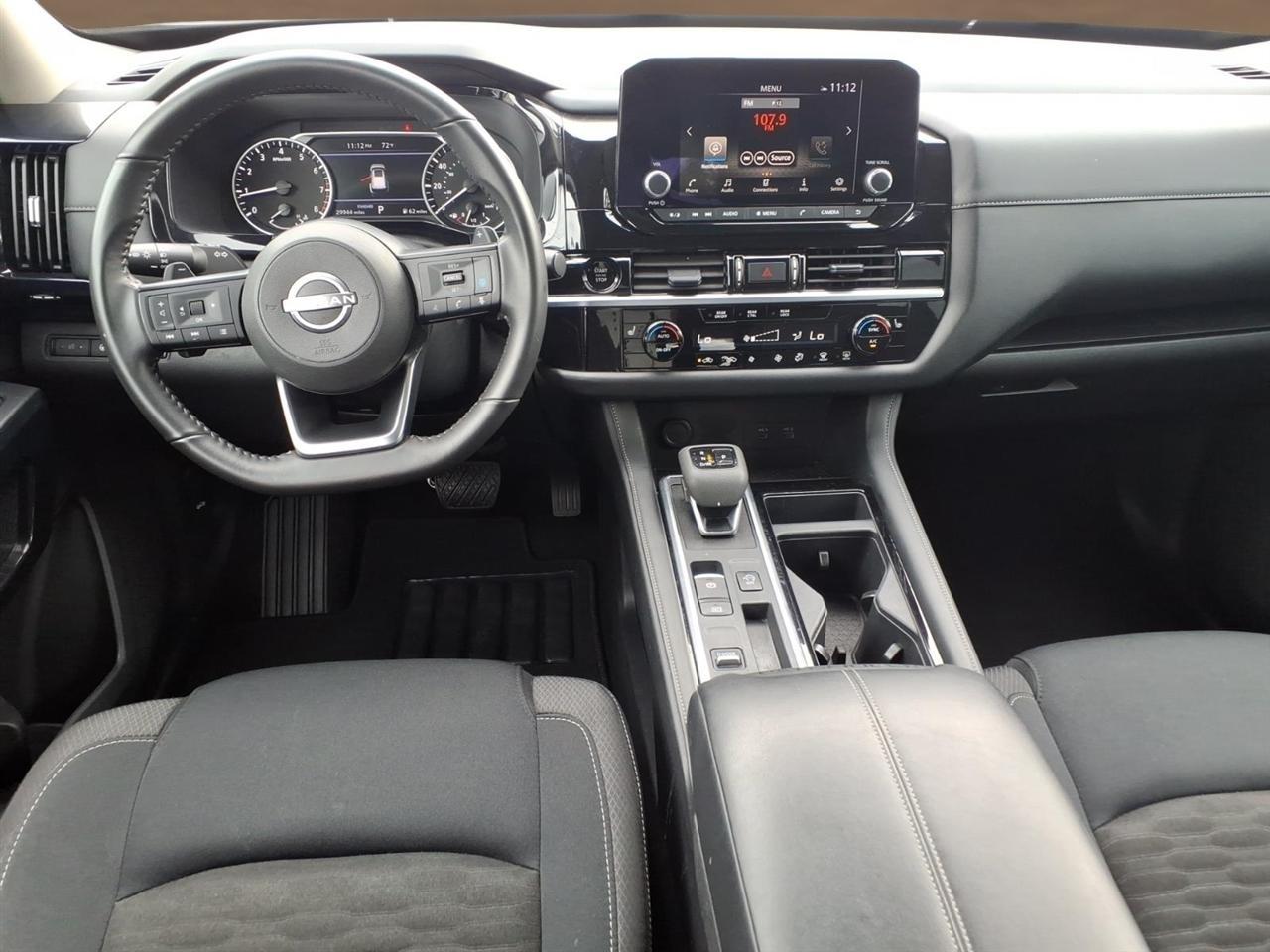 Nissan Pathfinder SV 2WD 2025