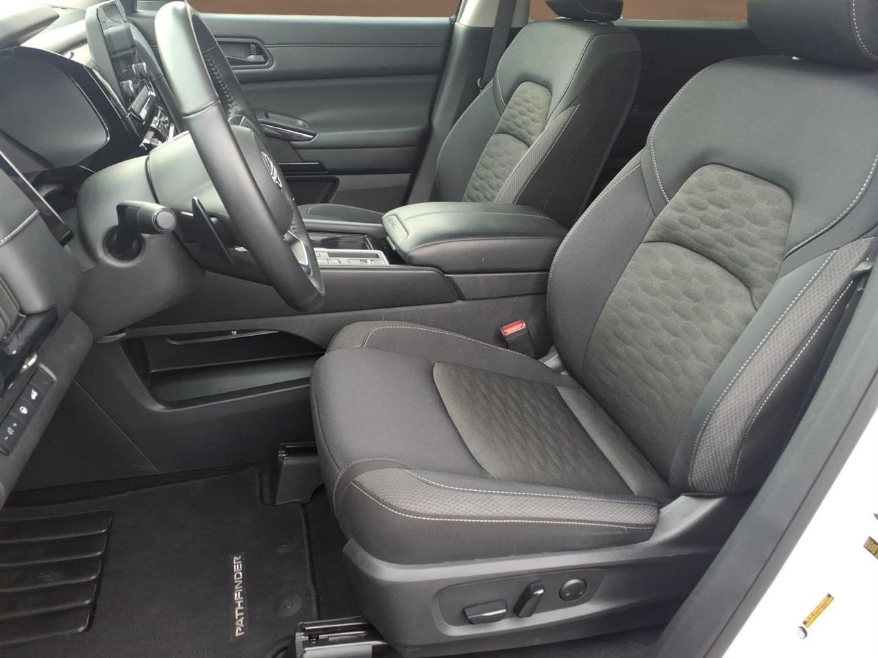 Nissan Pathfinder SV 2WD 2025