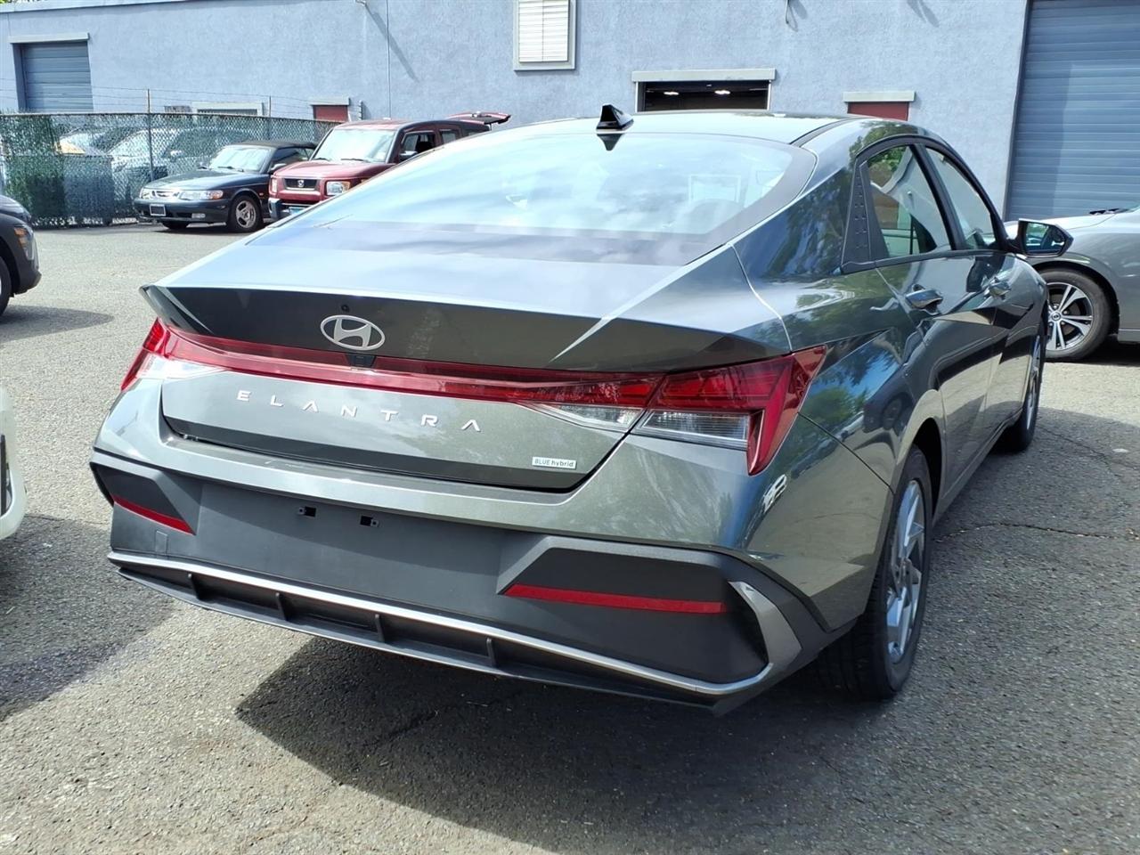 Hyundai Elantra Hybrid Blue DCT 2025