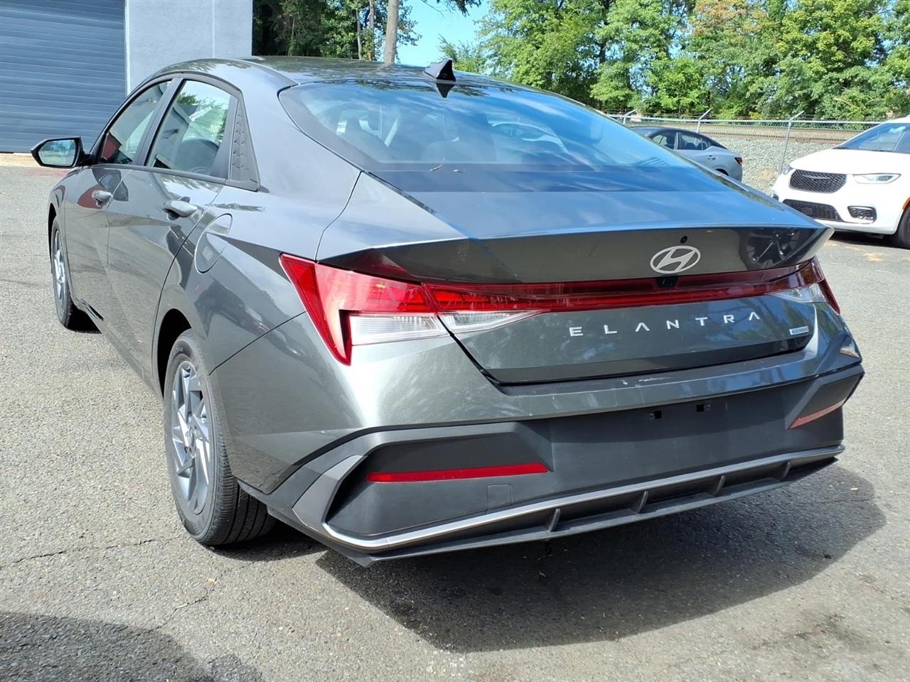 Hyundai Elantra Hybrid Blue DCT 2025