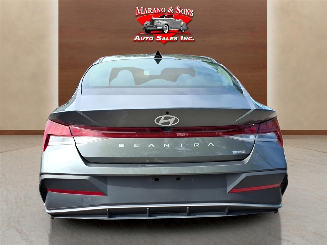 Hyundai Elantra Hybrid Blue DCT 2025
