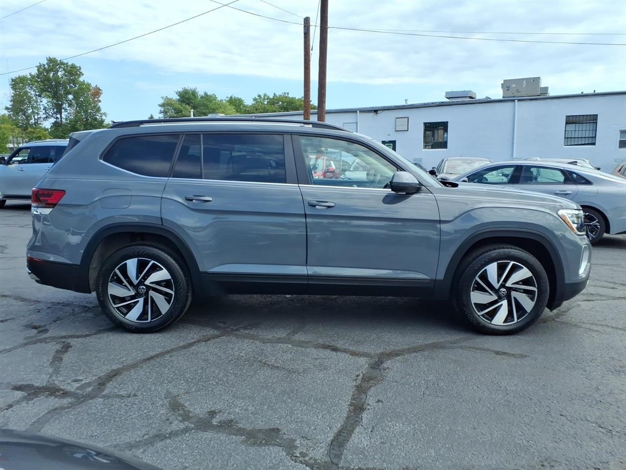 Volkswagen Atlas 2.0T SE w/Technology 4MOTION 2026