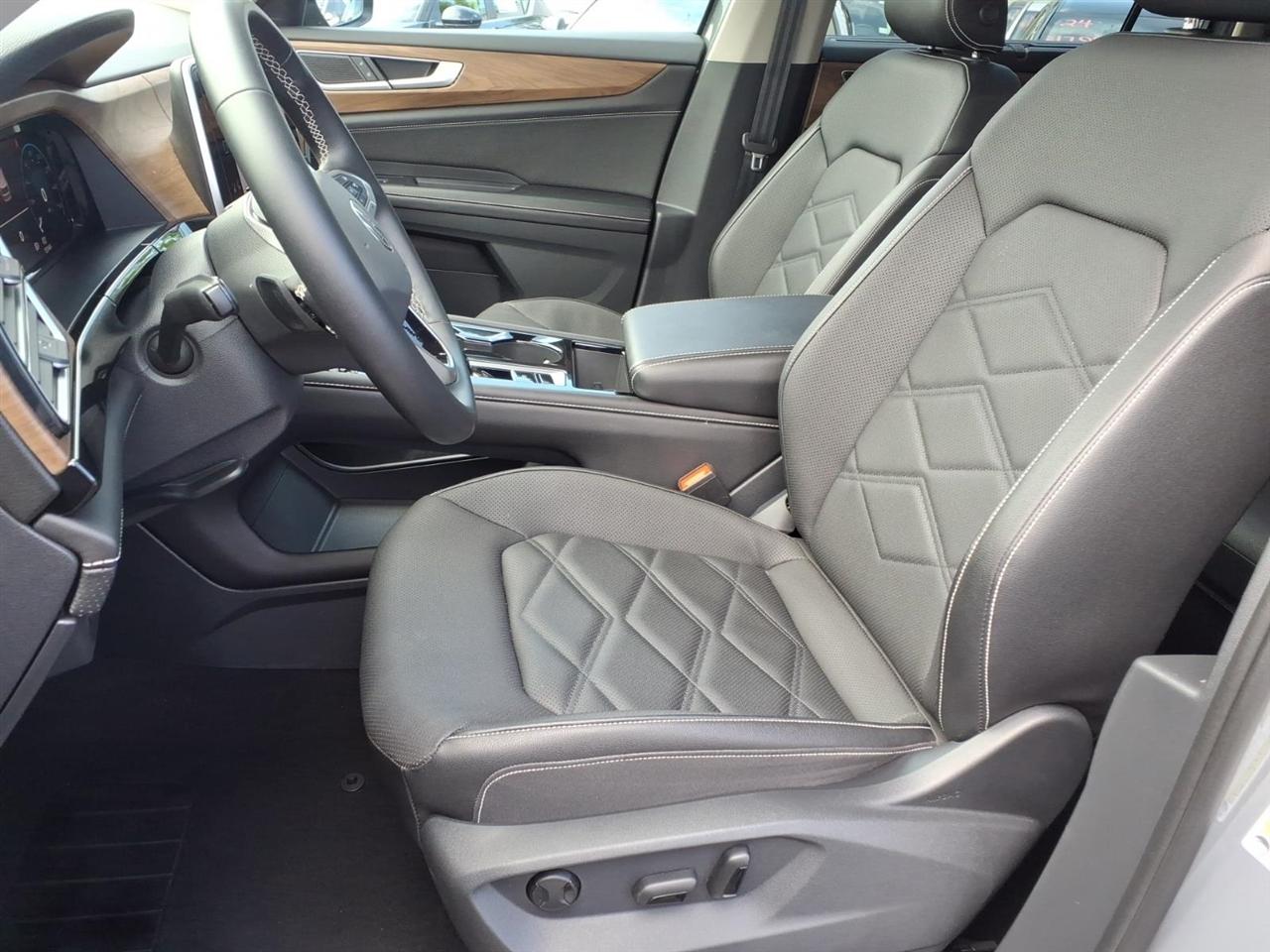 Volkswagen Atlas 2.0T SE w/Technology 4MOTION 2026