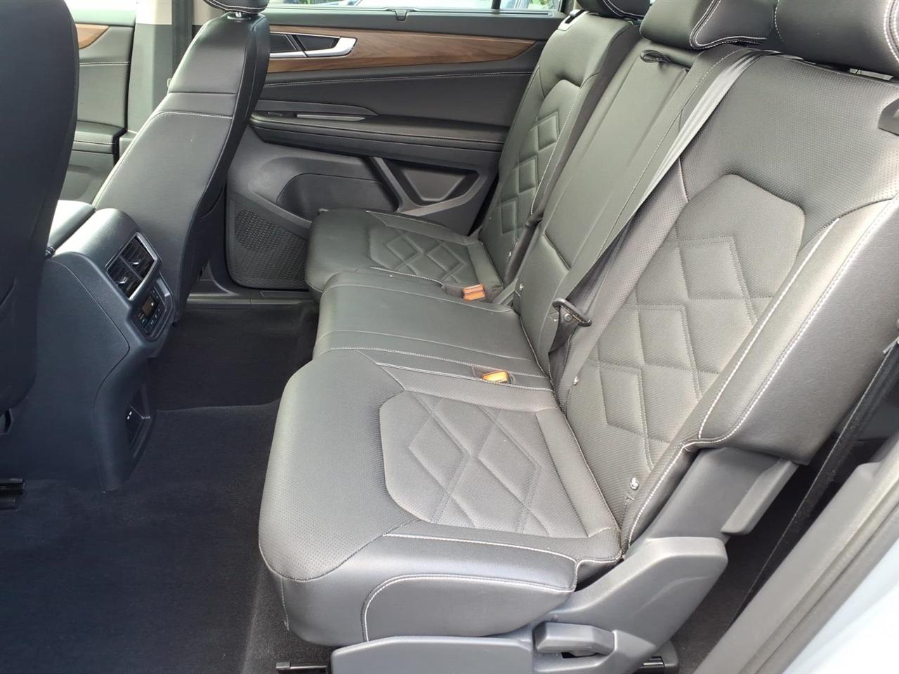 Volkswagen Atlas 2.0T SE w/Technology 4MOTION 2026