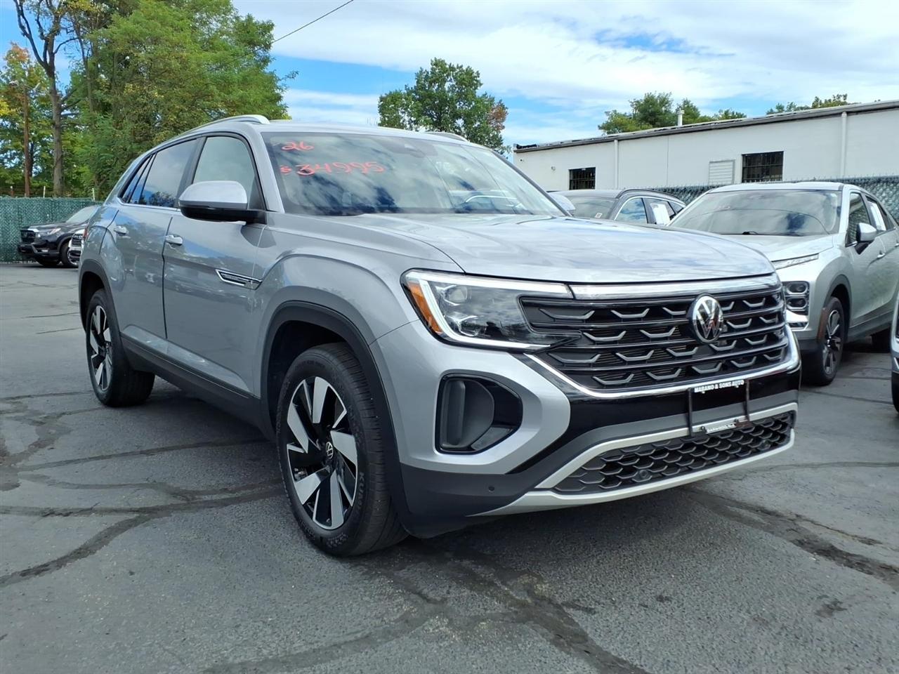 Volkswagen Atlas Cross Sport 2.0T SE w/Technology 4MOTION 2026