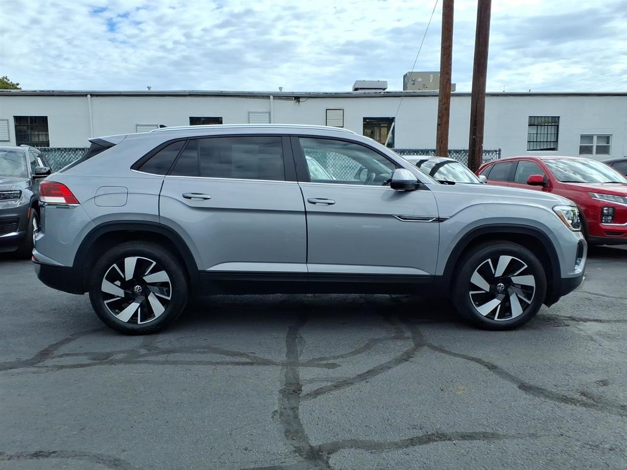 Volkswagen Atlas Cross Sport 2.0T SE w/Technology 4MOTION 2026