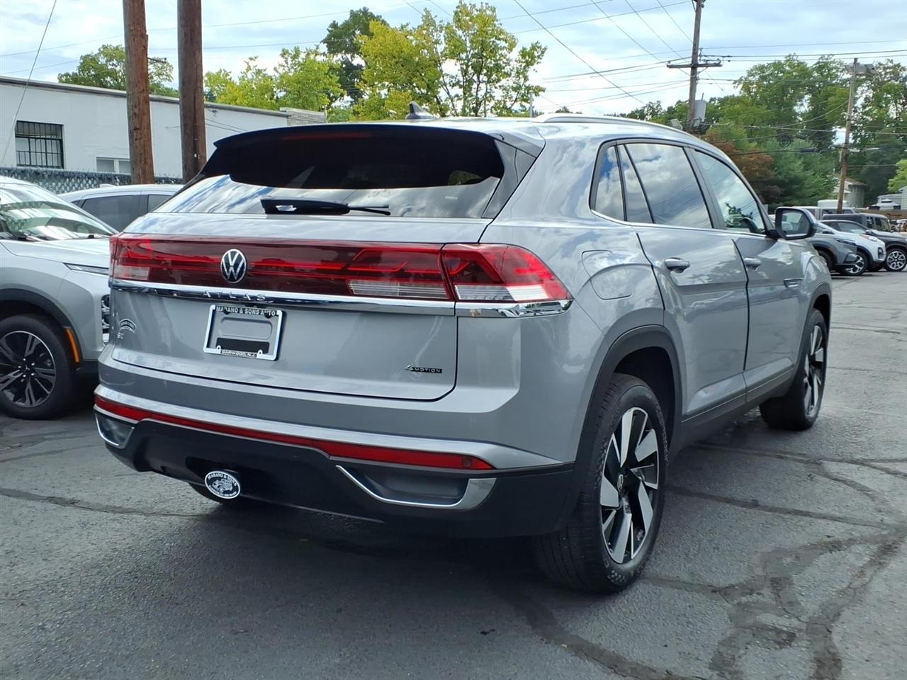 Volkswagen Atlas Cross Sport 2.0T SE w/Technology 4MOTION 2026