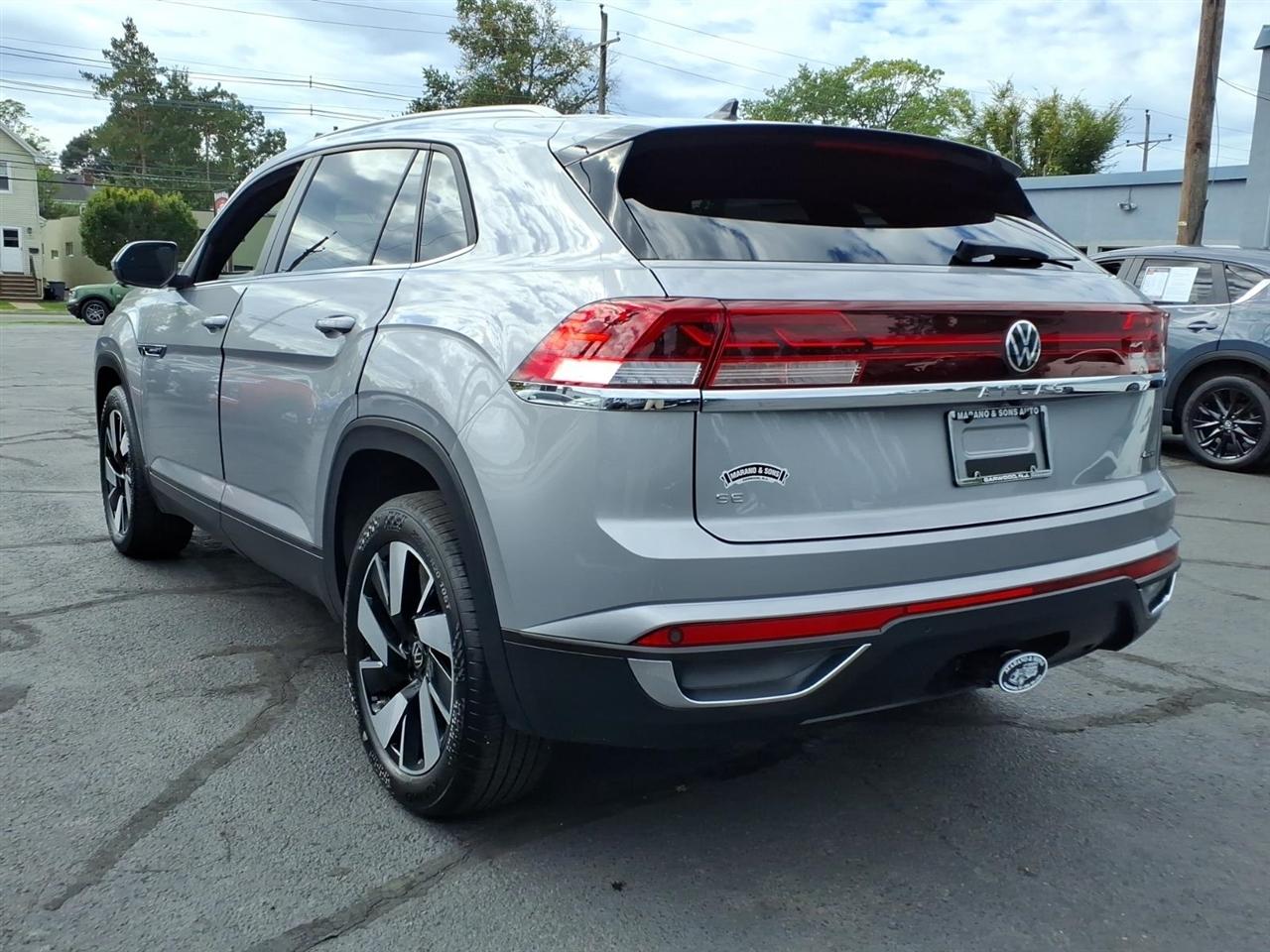 Volkswagen Atlas Cross Sport 2.0T SE w/Technology 4MOTION 2026