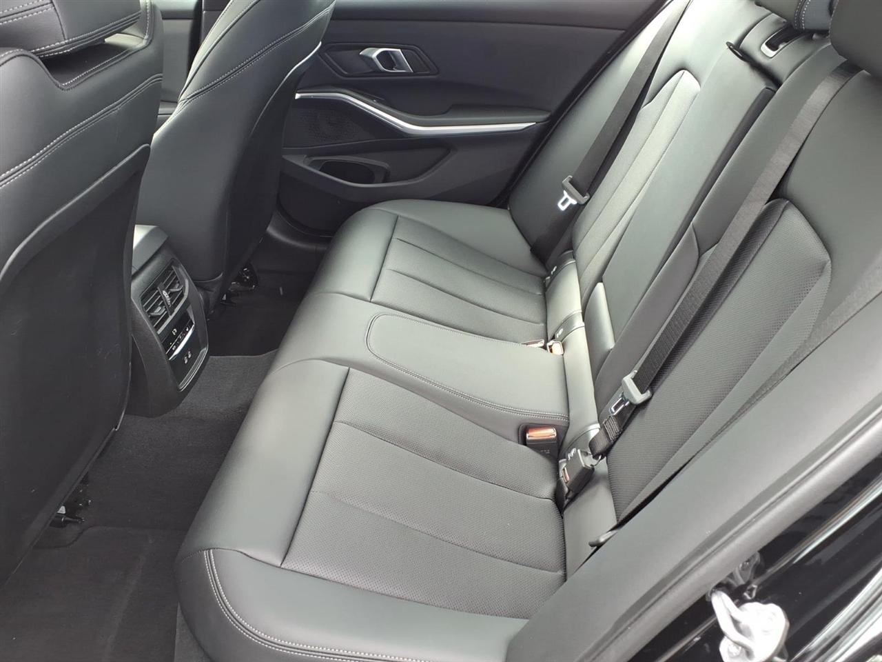 BMW 3 Series 330i NA xDrive Sedan 2026