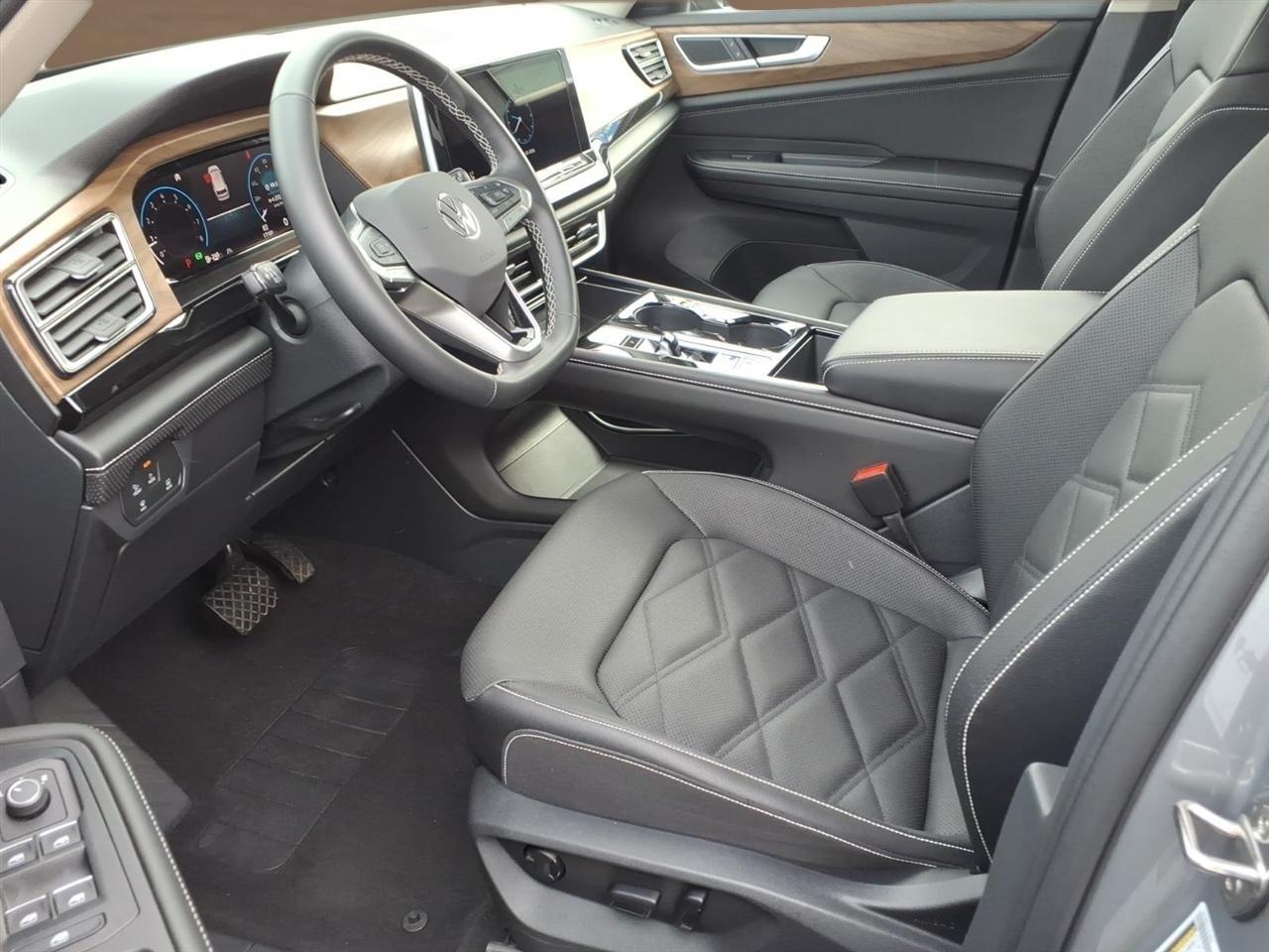 Volkswagen Atlas 2.0T SE w/Technology 4MOTION 2026