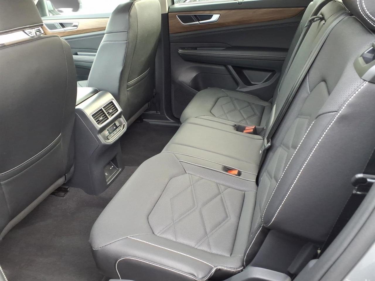 Volkswagen Atlas 2.0T SE w/Technology 4MOTION 2026