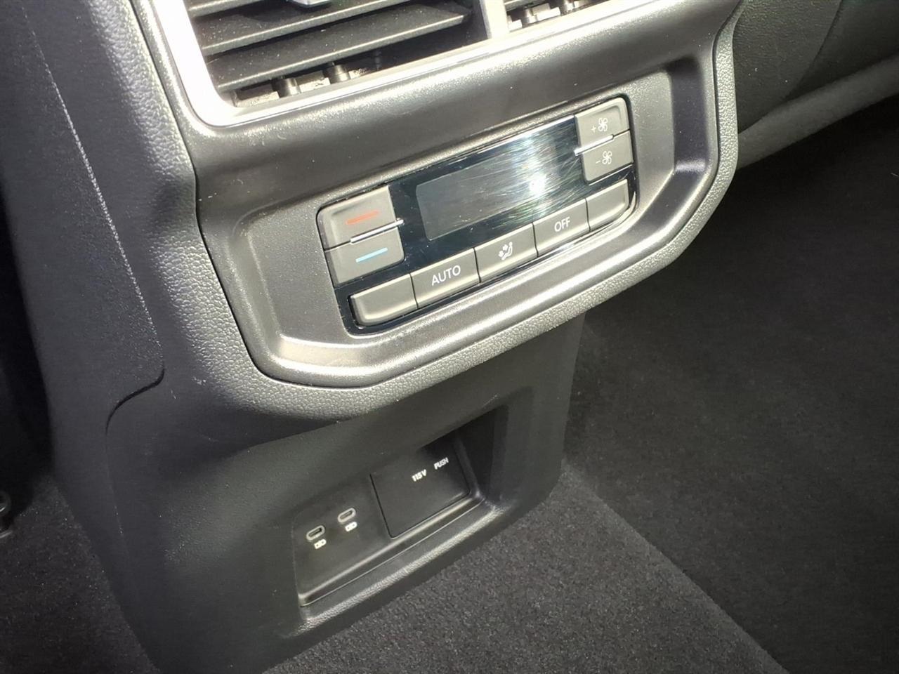 Volkswagen Atlas 2.0T SE w/Technology 4MOTION 2026