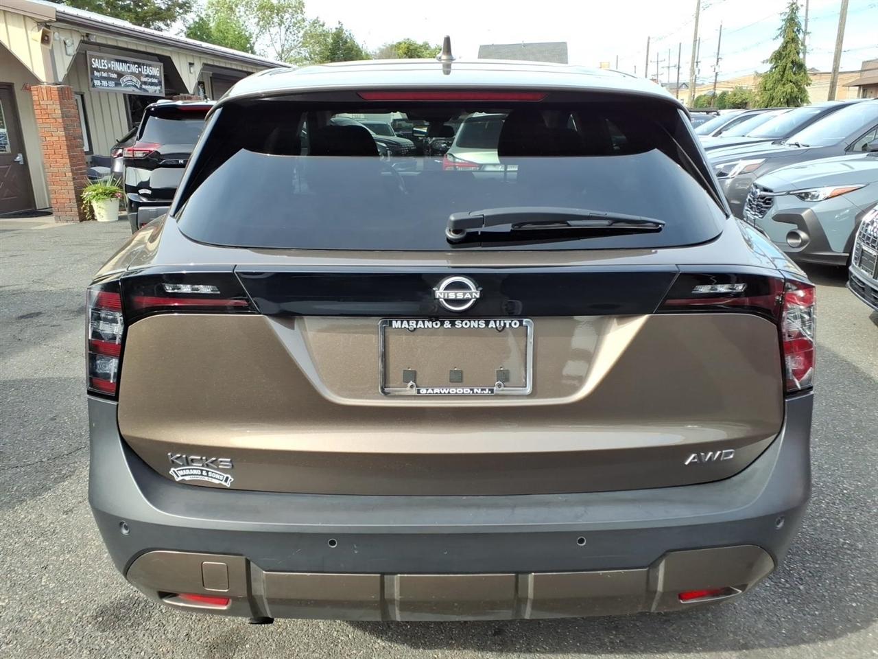 Nissan Kicks SV AWD 2025
