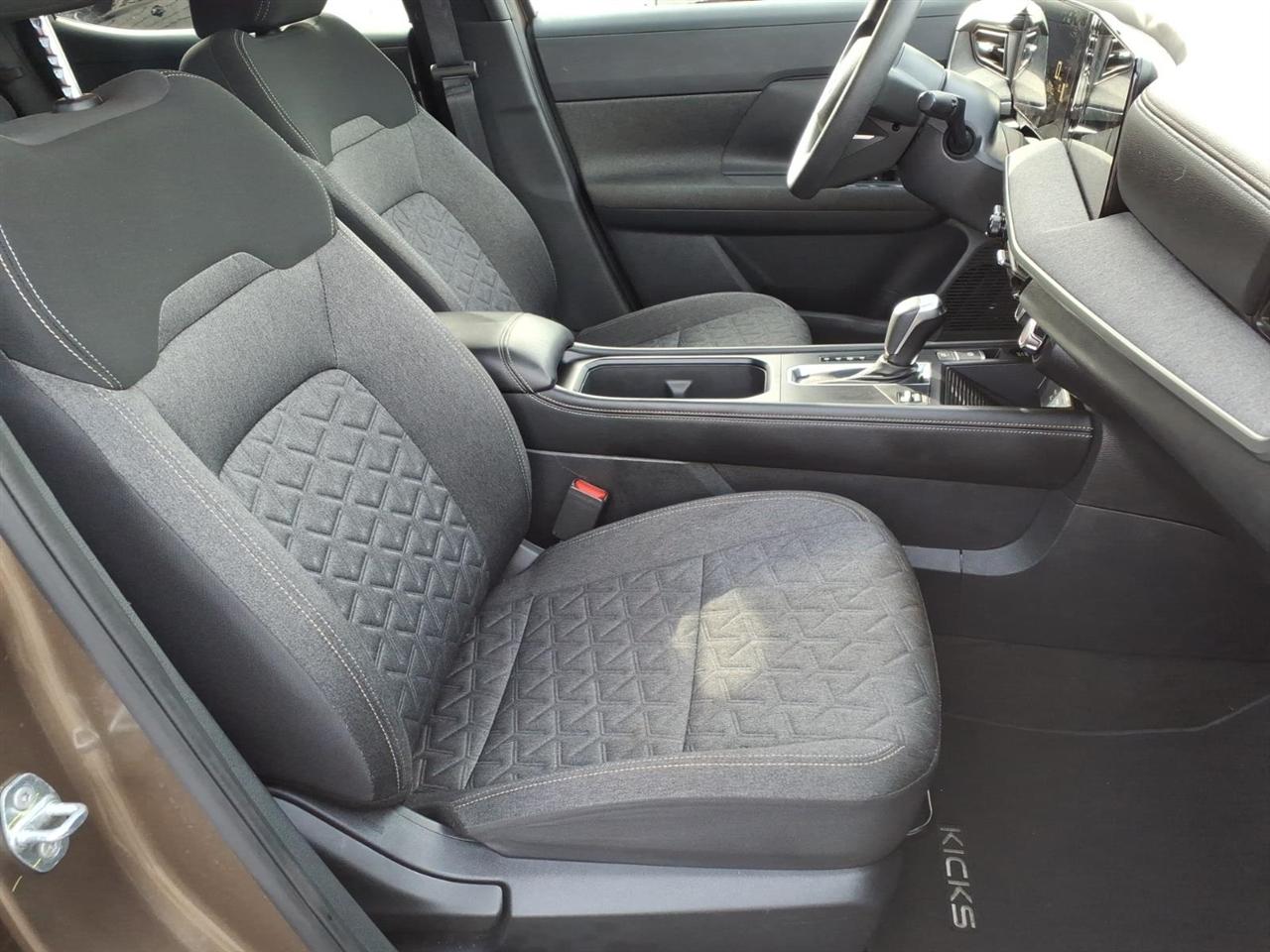 Nissan Kicks SV AWD 2025